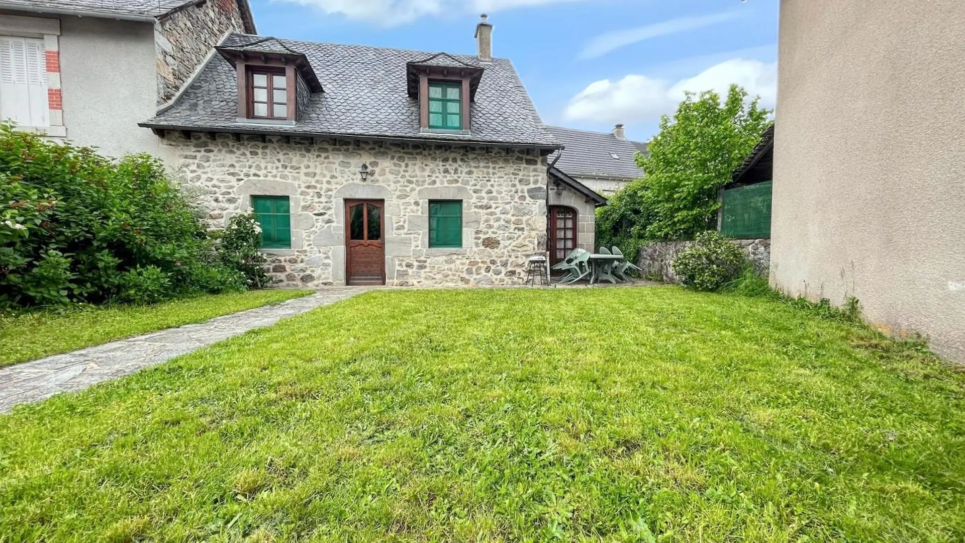 Maison Cosy A Lanobre + Jardin France