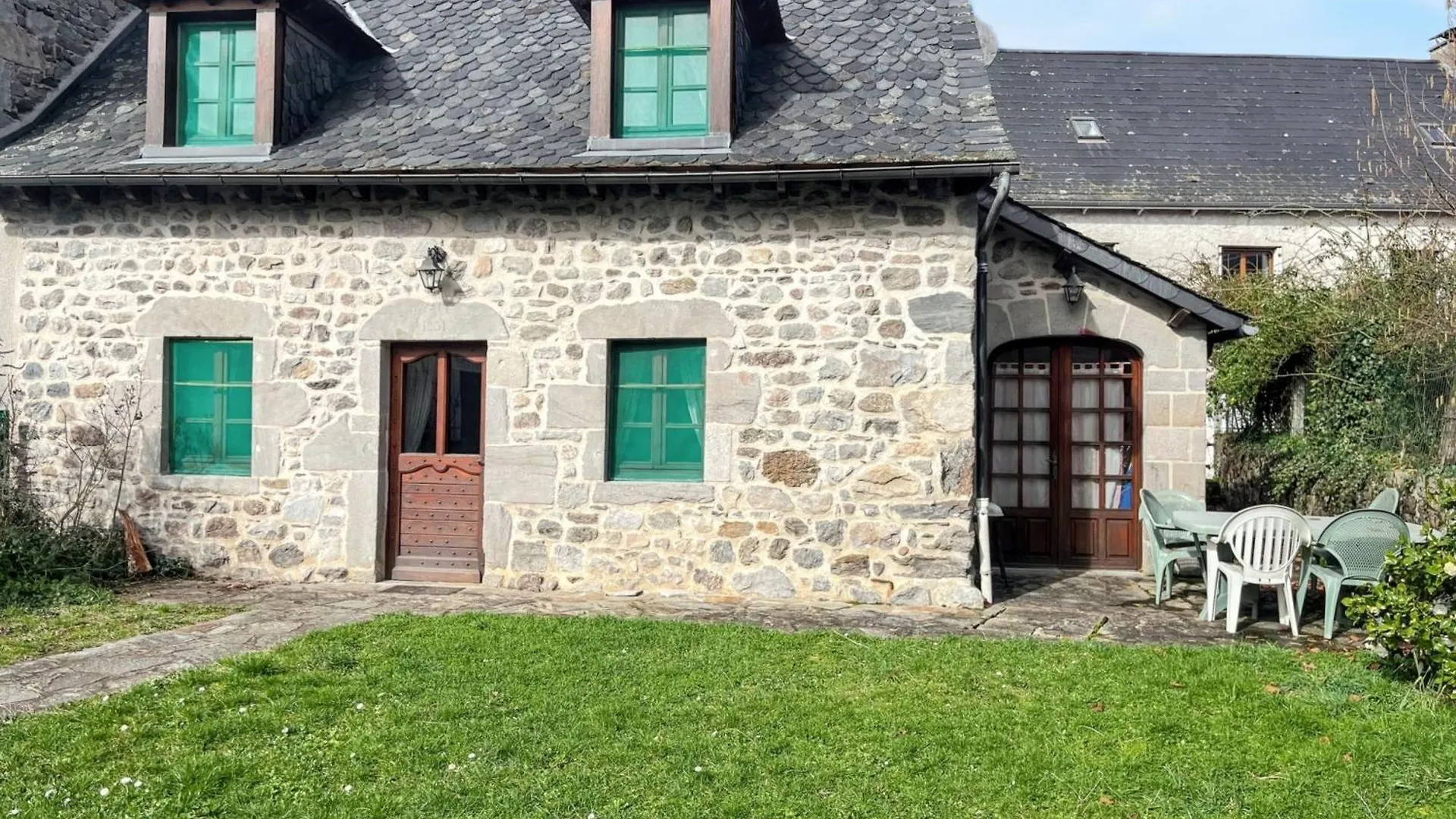 Maison Cosy A Lanobre + Jardin 0*,  France