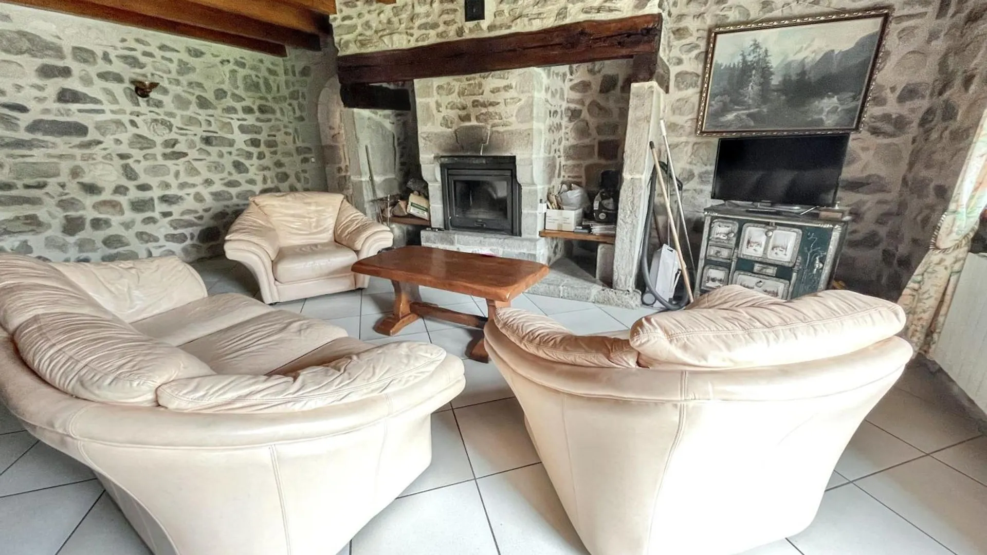 Maison Cosy A Lanobre + Jardin France